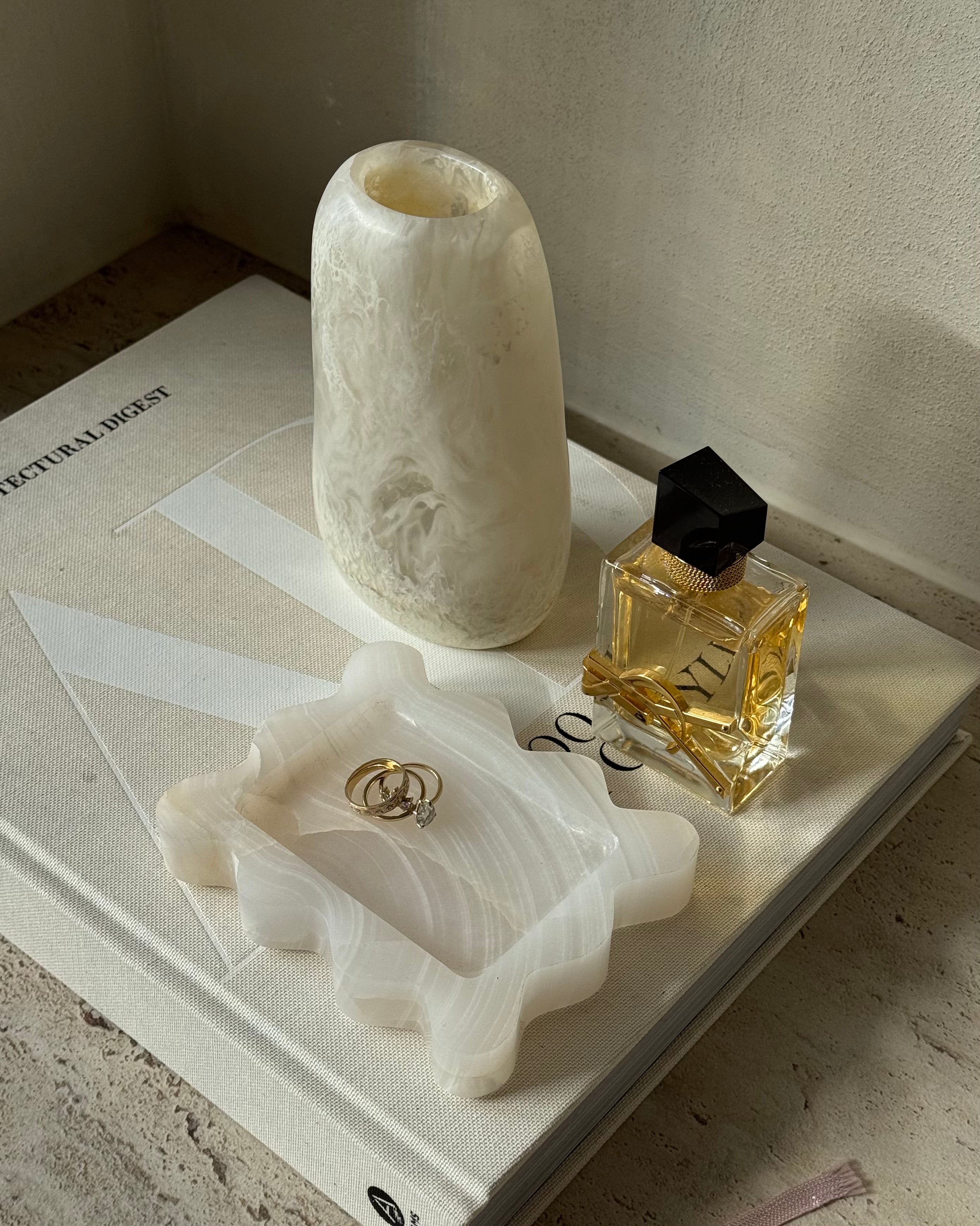 SOFIA TRAY - White Onyx