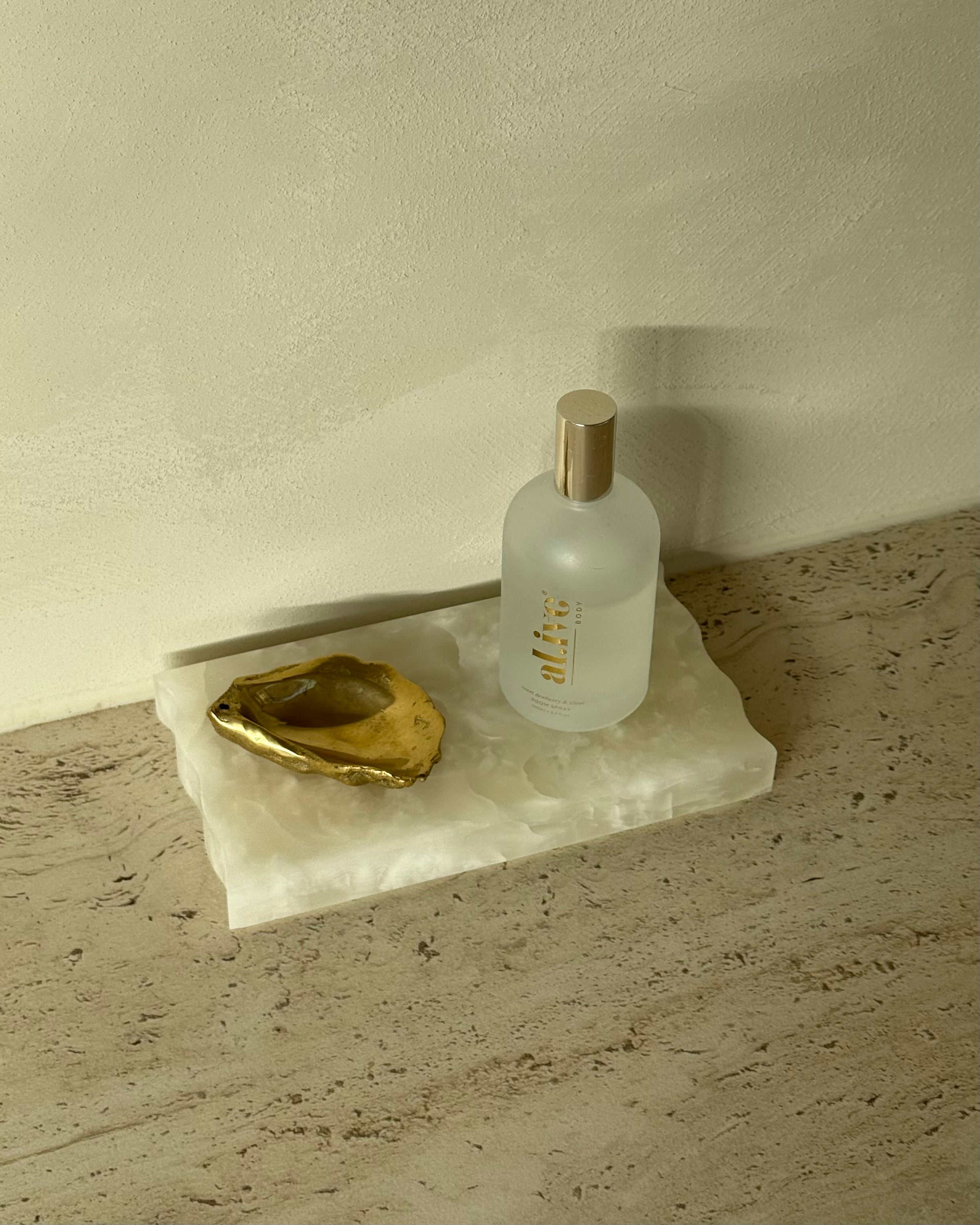 MILO TRAY - White Onyx