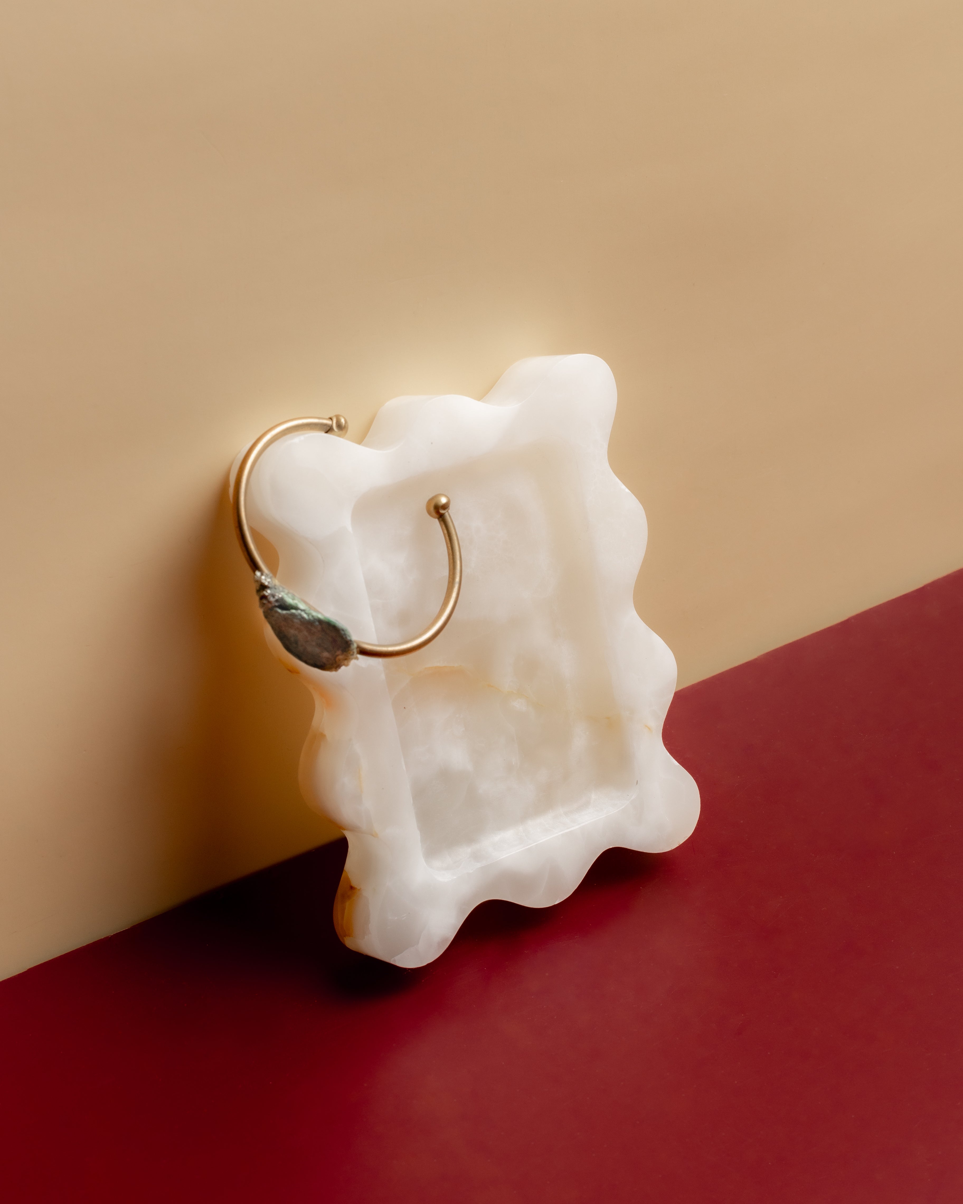 SOFIA TRAY - White Onyx