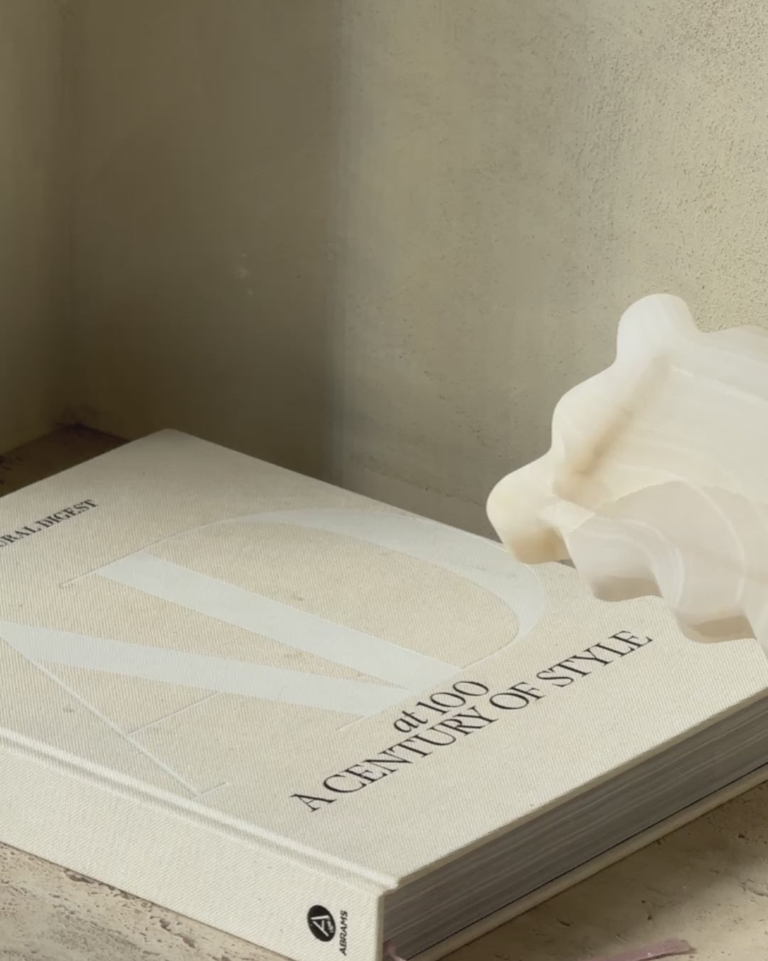 SOFIA TRAY - White Onyx